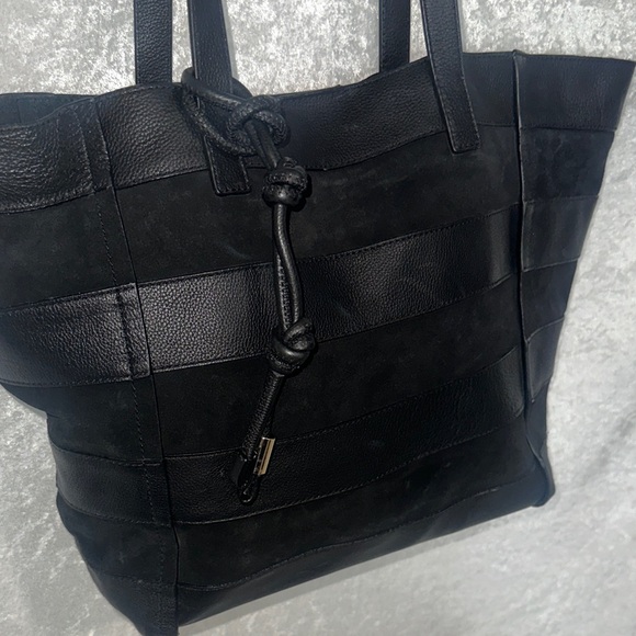 Elegant Black Tote Bag - Picture 2 of 9